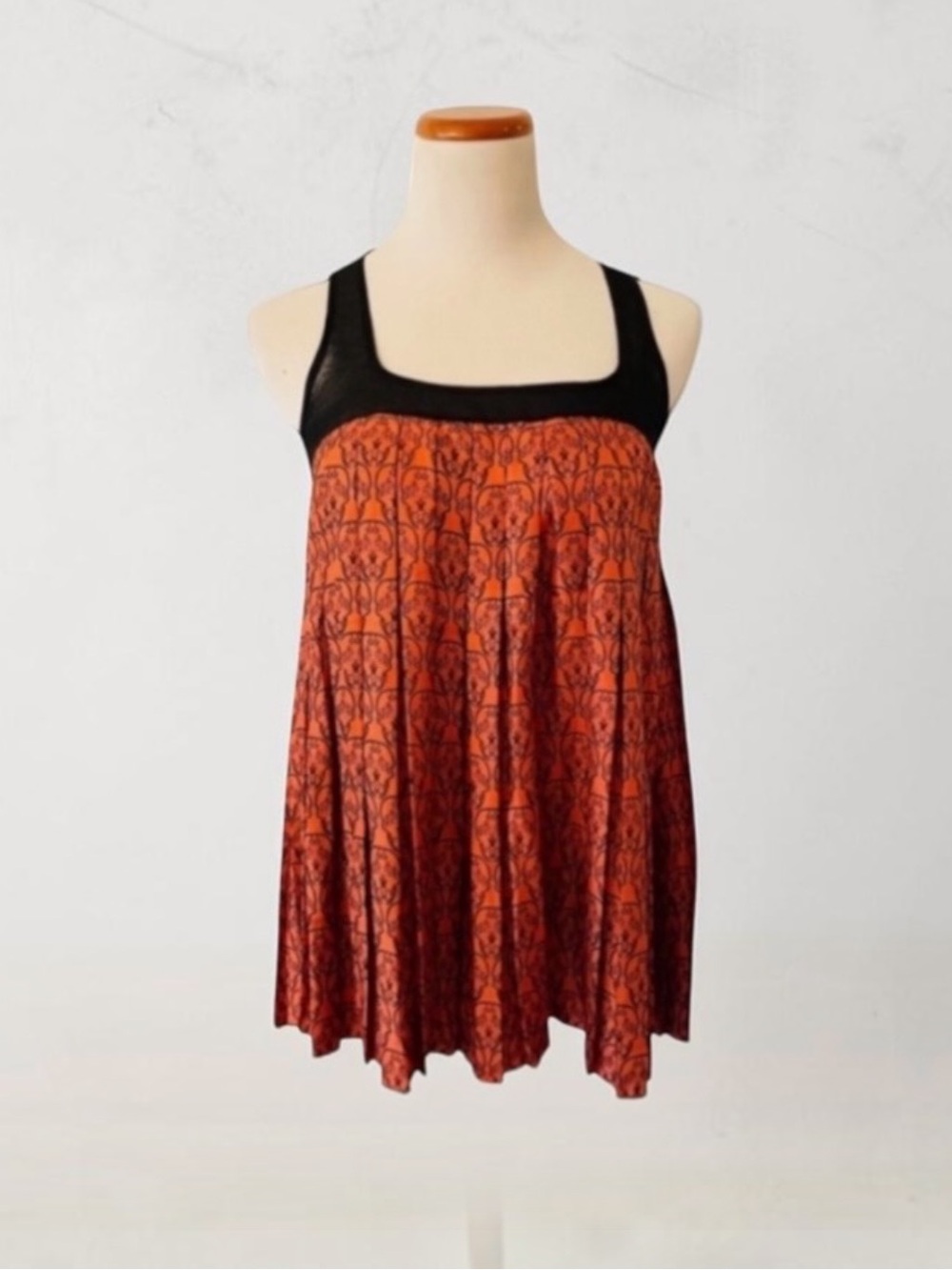 NEW! THOMAS WYLDE SILK SKULL
HEAD Pleated Blouse